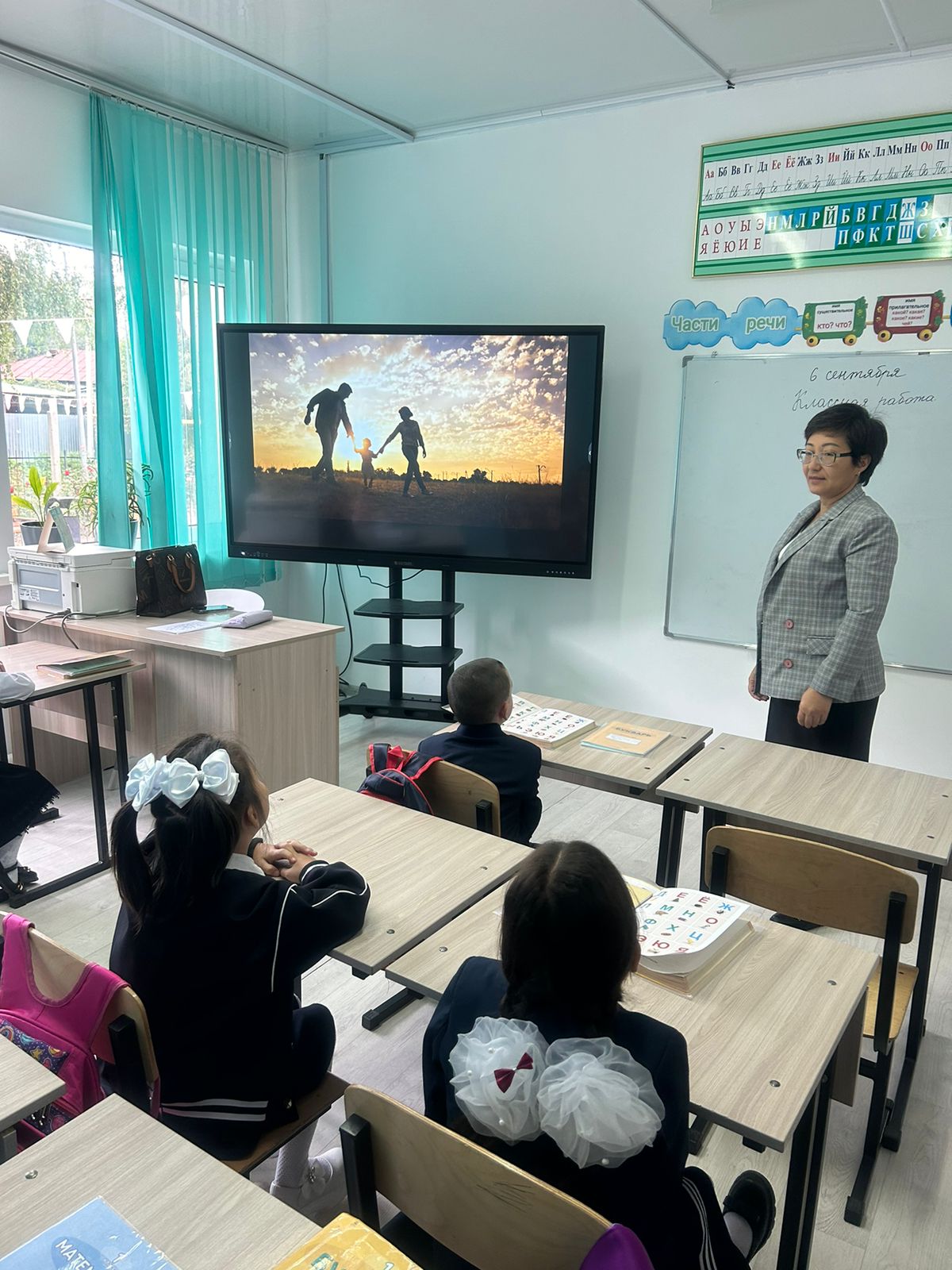 «Отбасым – бақыт мекенім» тақырыбында ашық тәрбие сағаттары өткізілді.