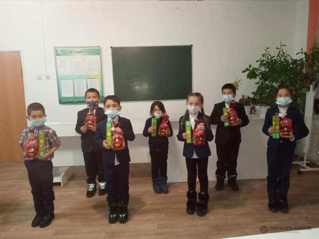 Бастауыш сыныптарын жаңа жылдық құттықтау.